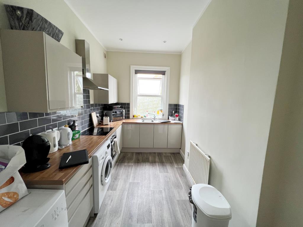 Lot: 96 - FREEHOLD SIX-BEDROOM HMO AND PAIR OF FLATS - 